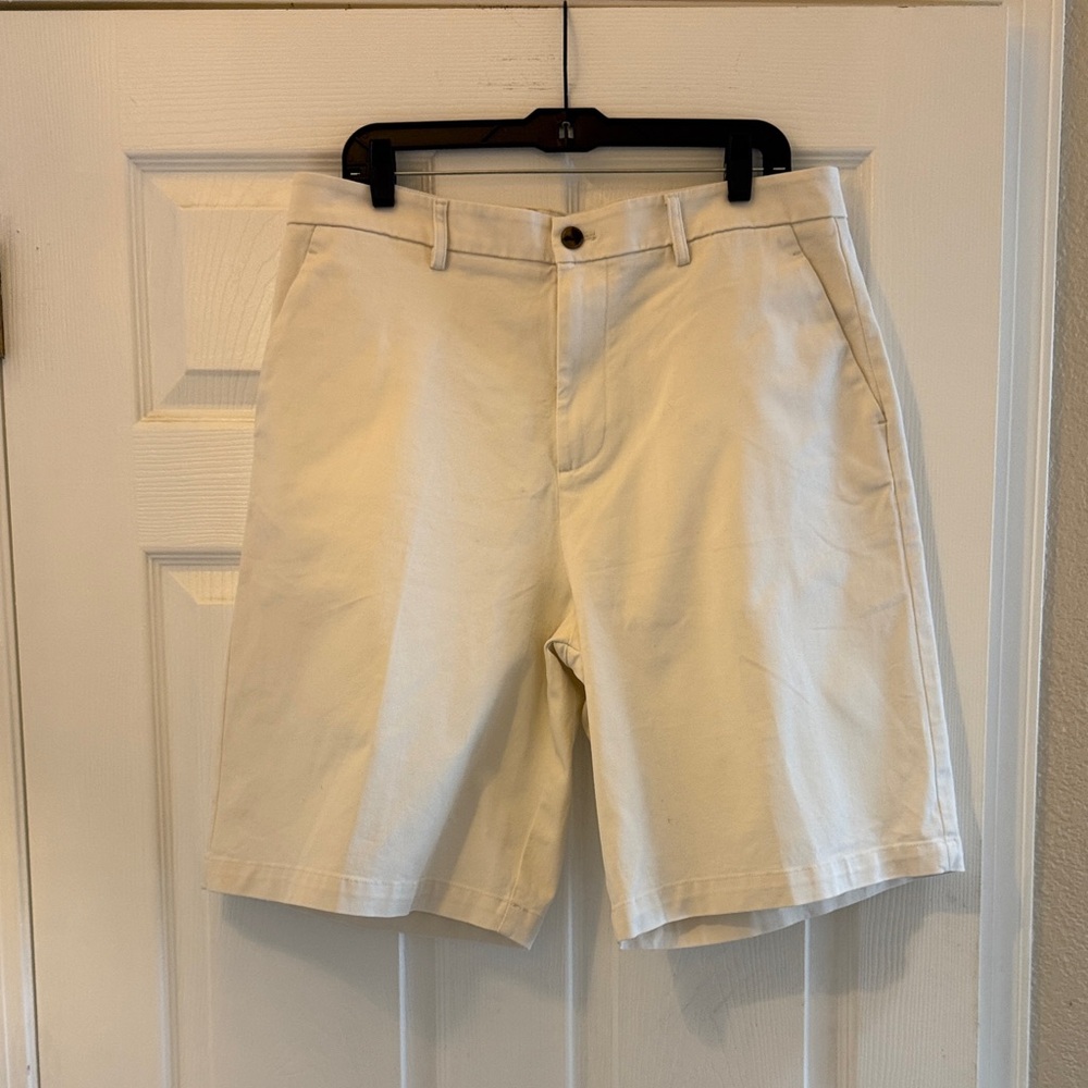 Banana Republic X White Lotus Women’s Cream Flat-Front Chino Shorts Size 10